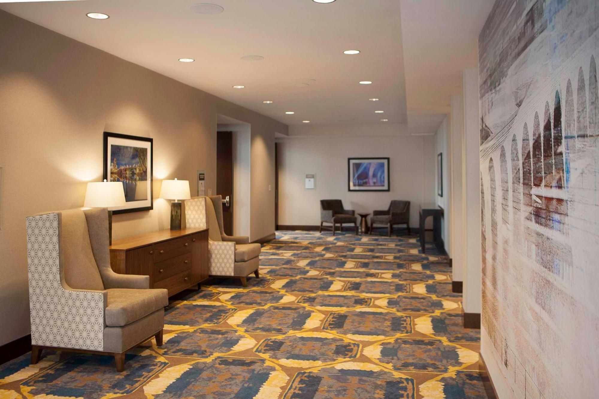 Hilton Garden - Area 3*
