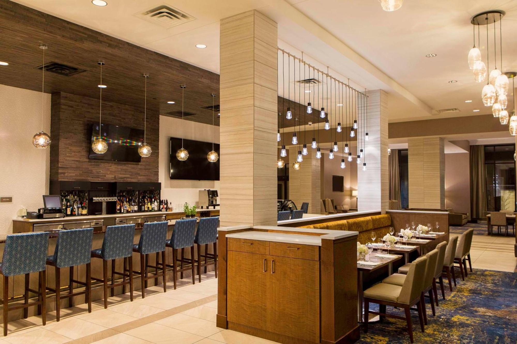 Hilton Garden - Area Hotel 3*