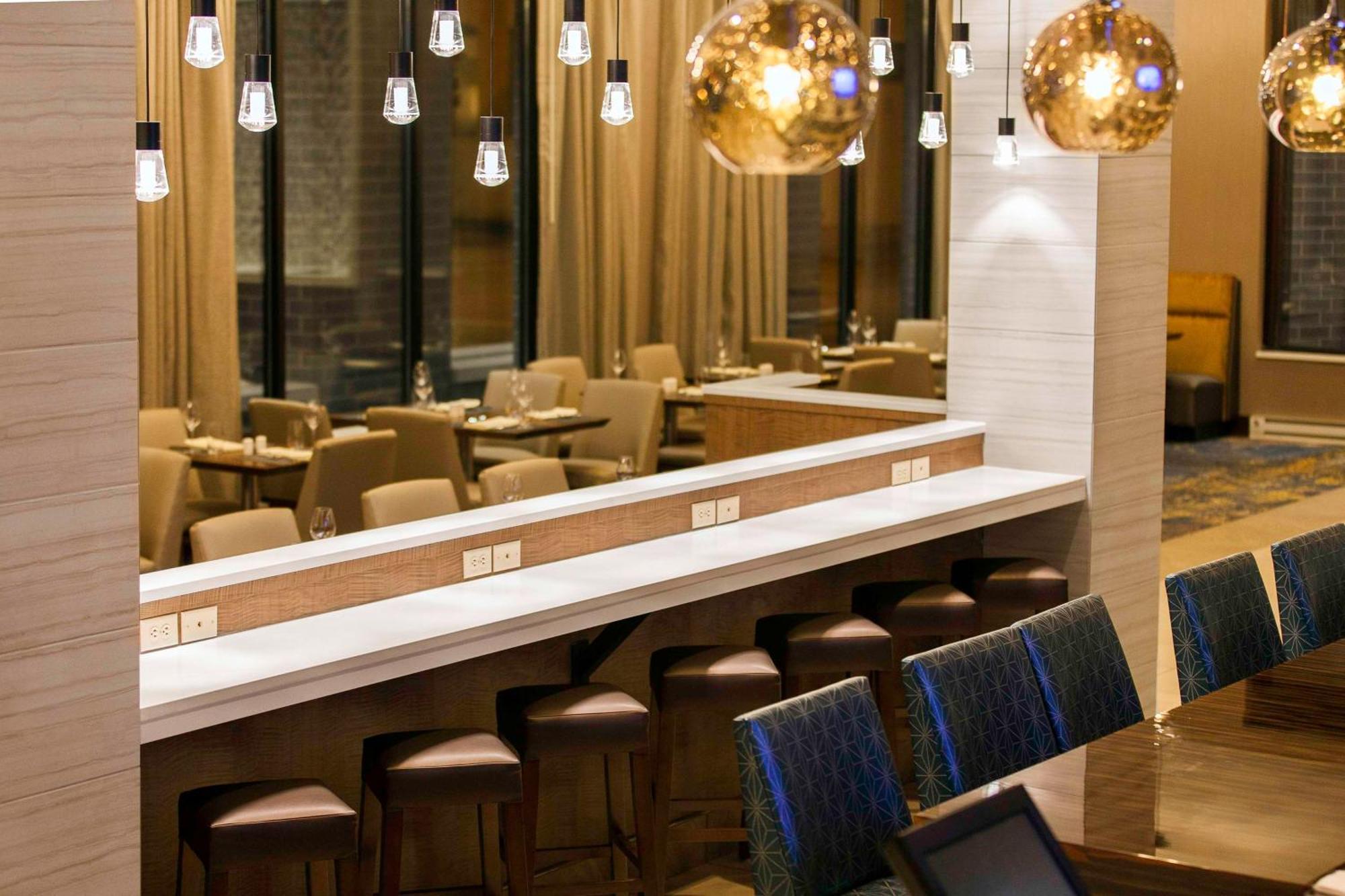 Hilton Garden - Area 3*