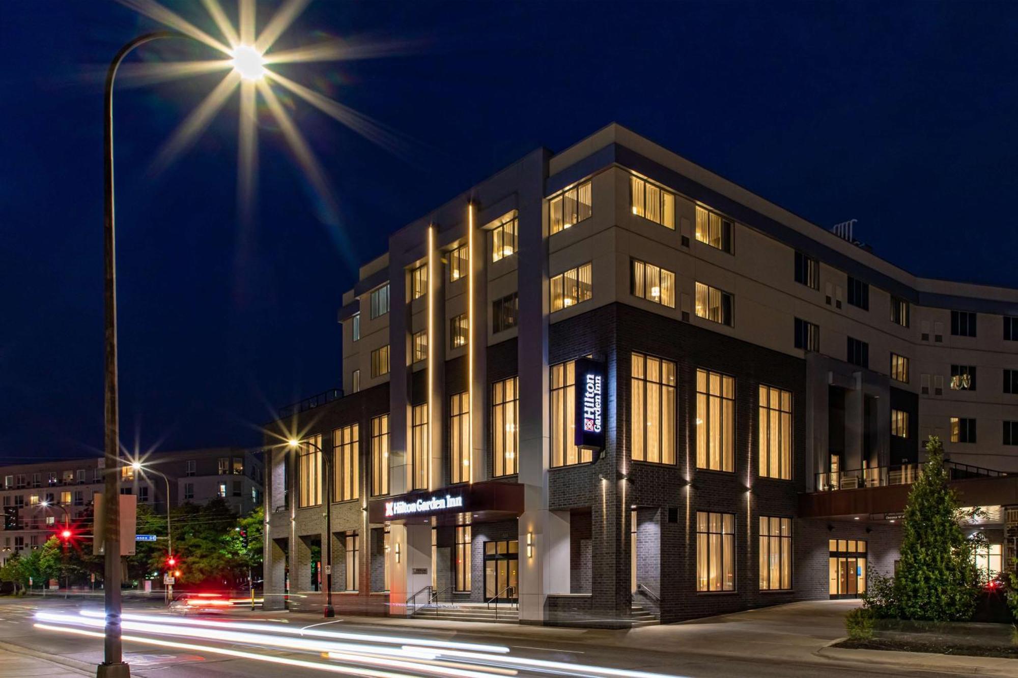 Hilton Garden - Area Hotel Minneapolis