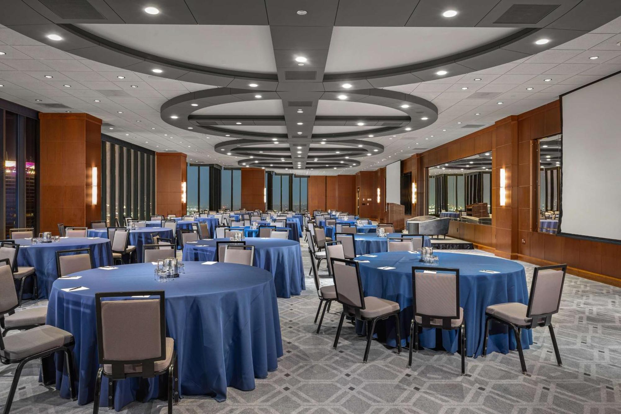 The Marquette Hotel, Curio Collection By Hilton