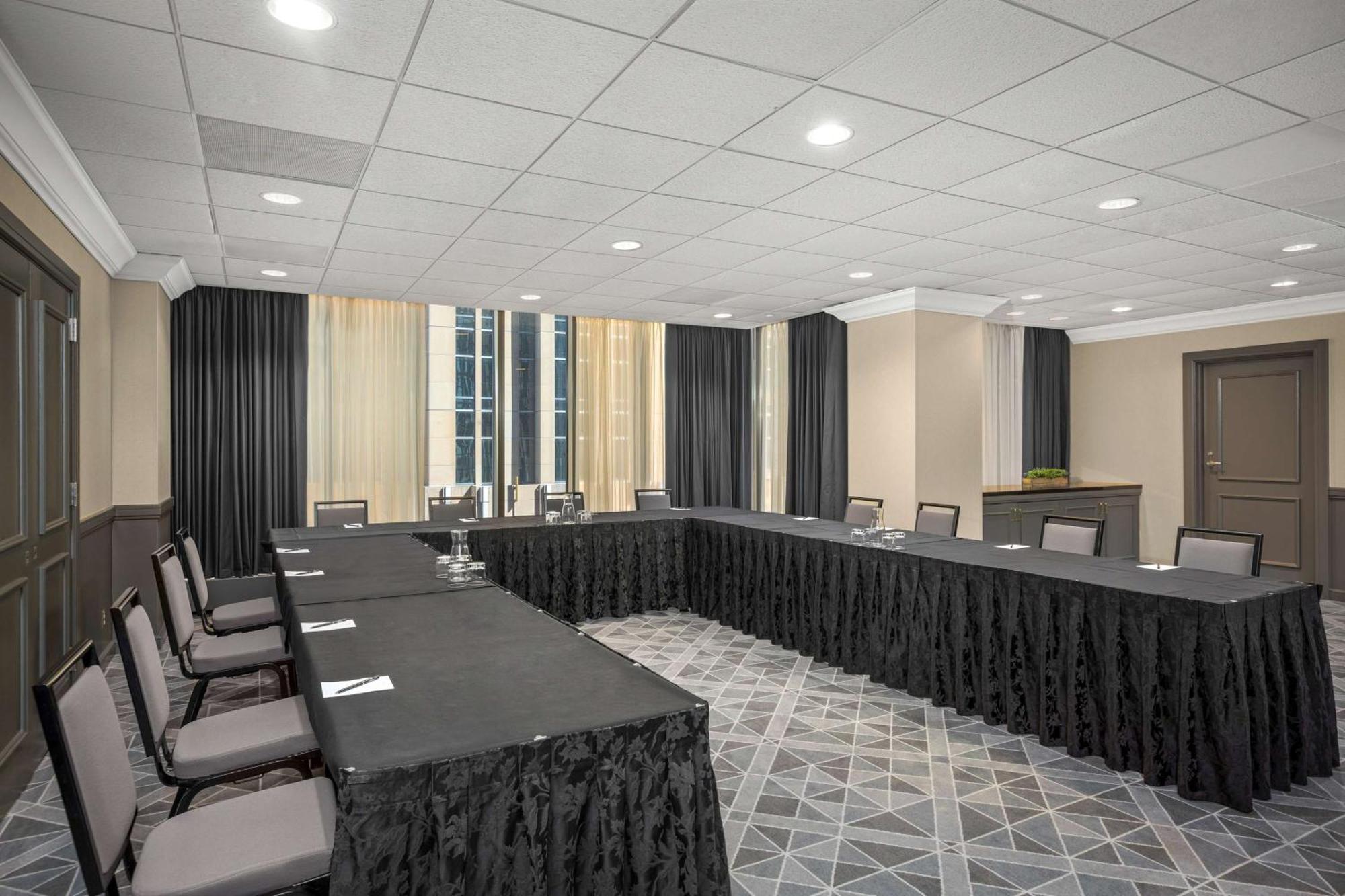 The Marquette Hotel, Curio Collection By Hilton
