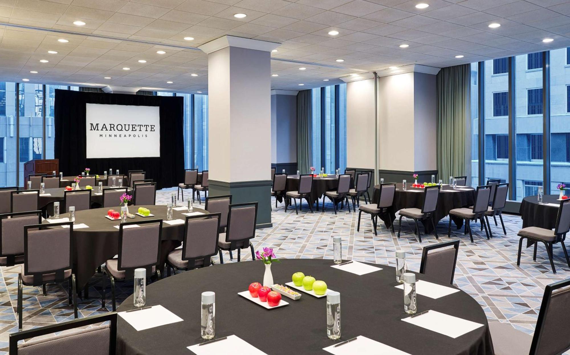 Hotel The Marquette Hotel, Curio Collection By Hilton