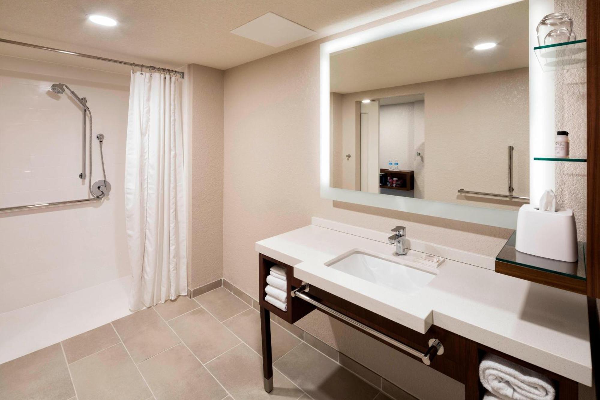 Hotel Delta By Marriott Northeast 3*