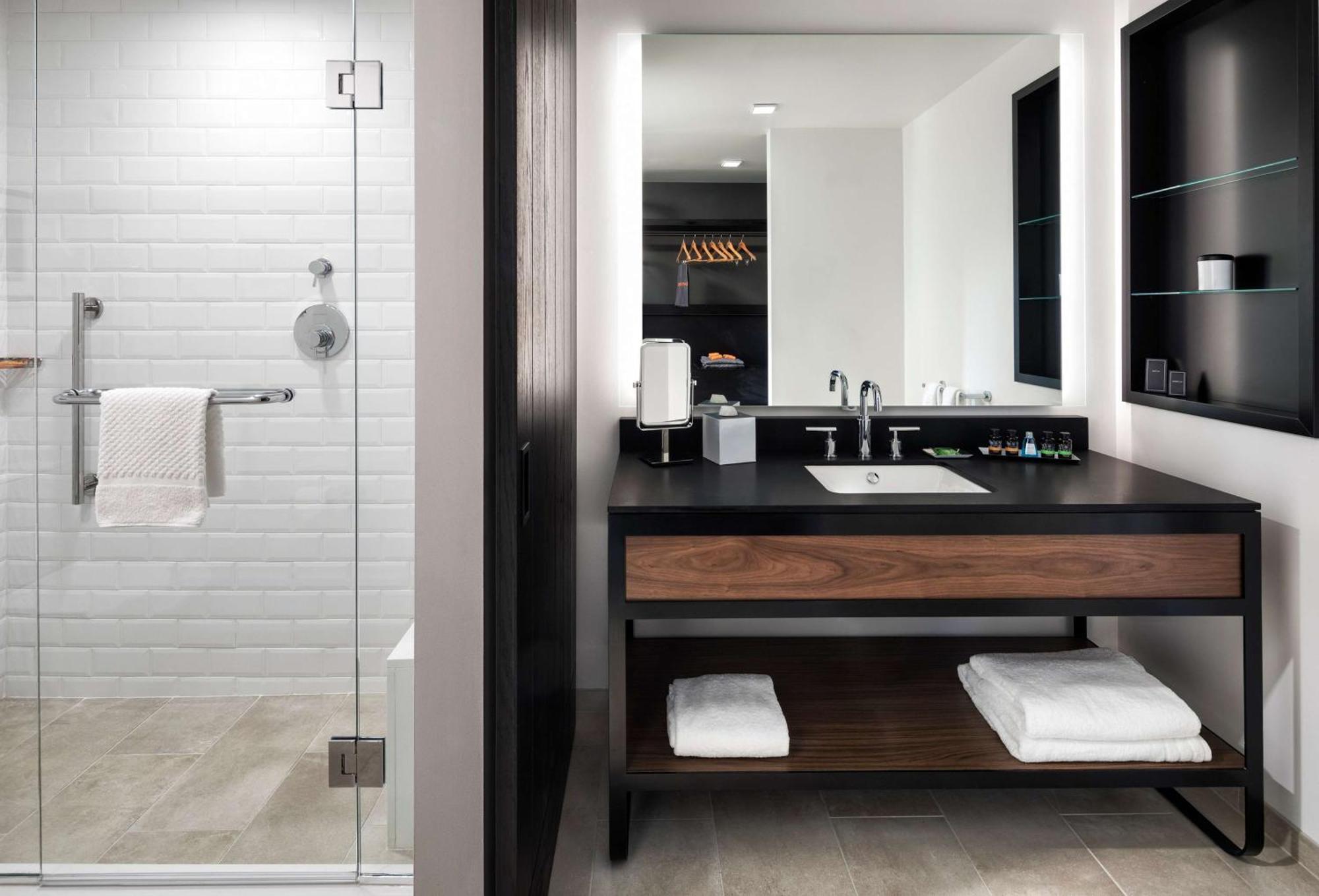 Canopy By Hilton Mill District Hotel 4*