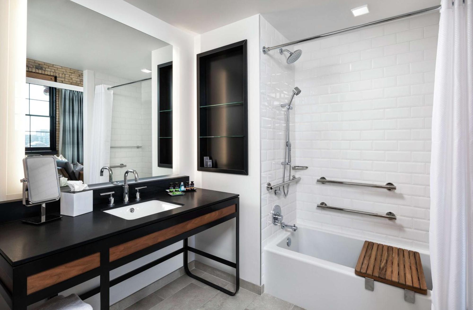Canopy By Hilton Mill District