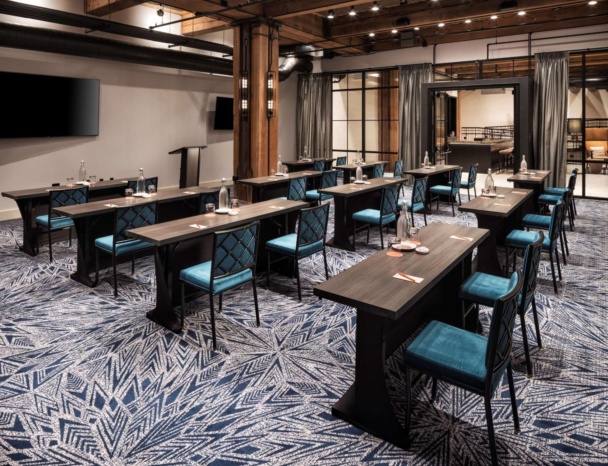 Hotel Canopy By Hilton Mill District 4*