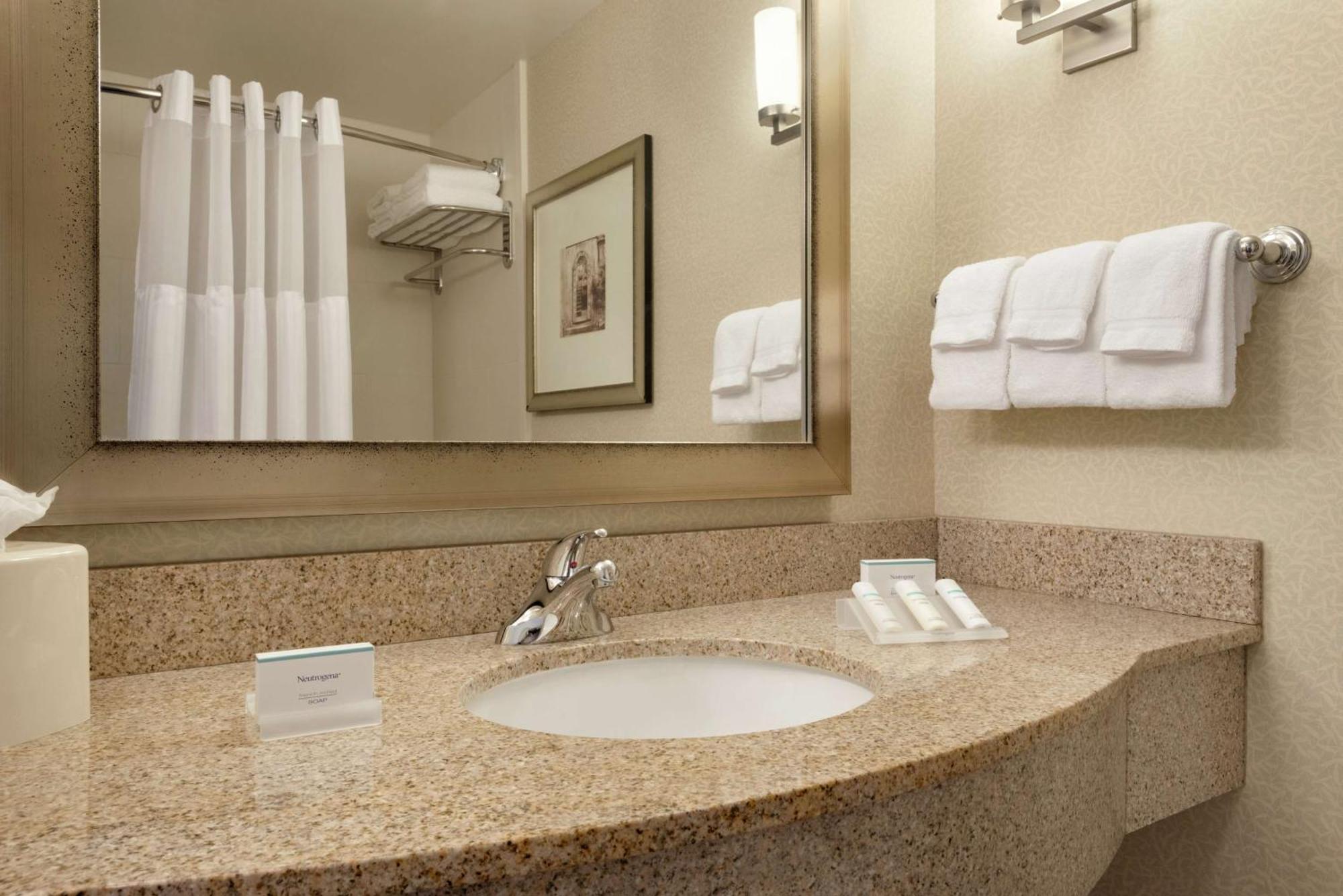 Hilton Garden Downtown 3*