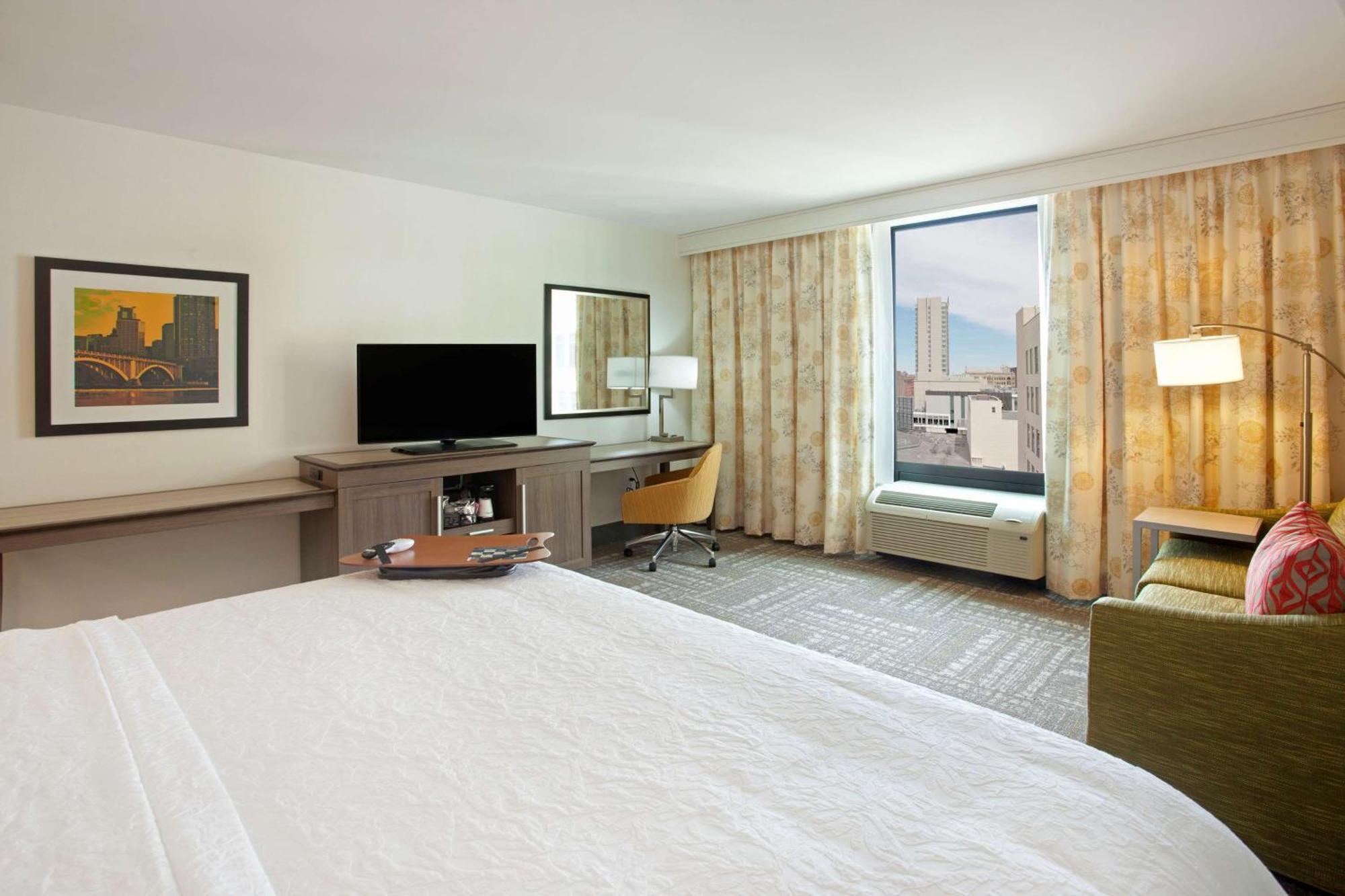 Hotel Hampton & - Minneapolis/downtown Minneapolis