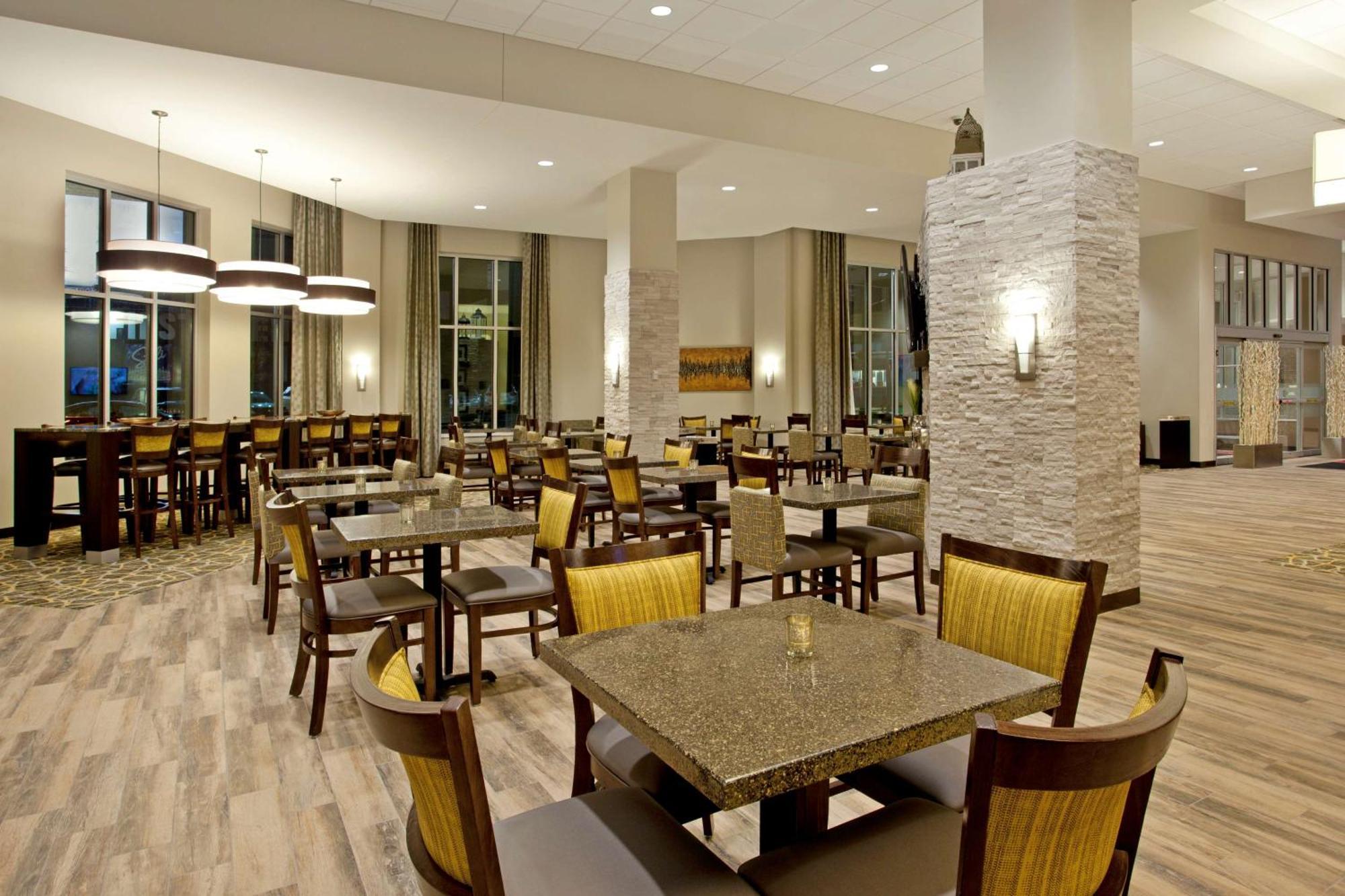 Hampton & - Minneapolis/downtown Hotel