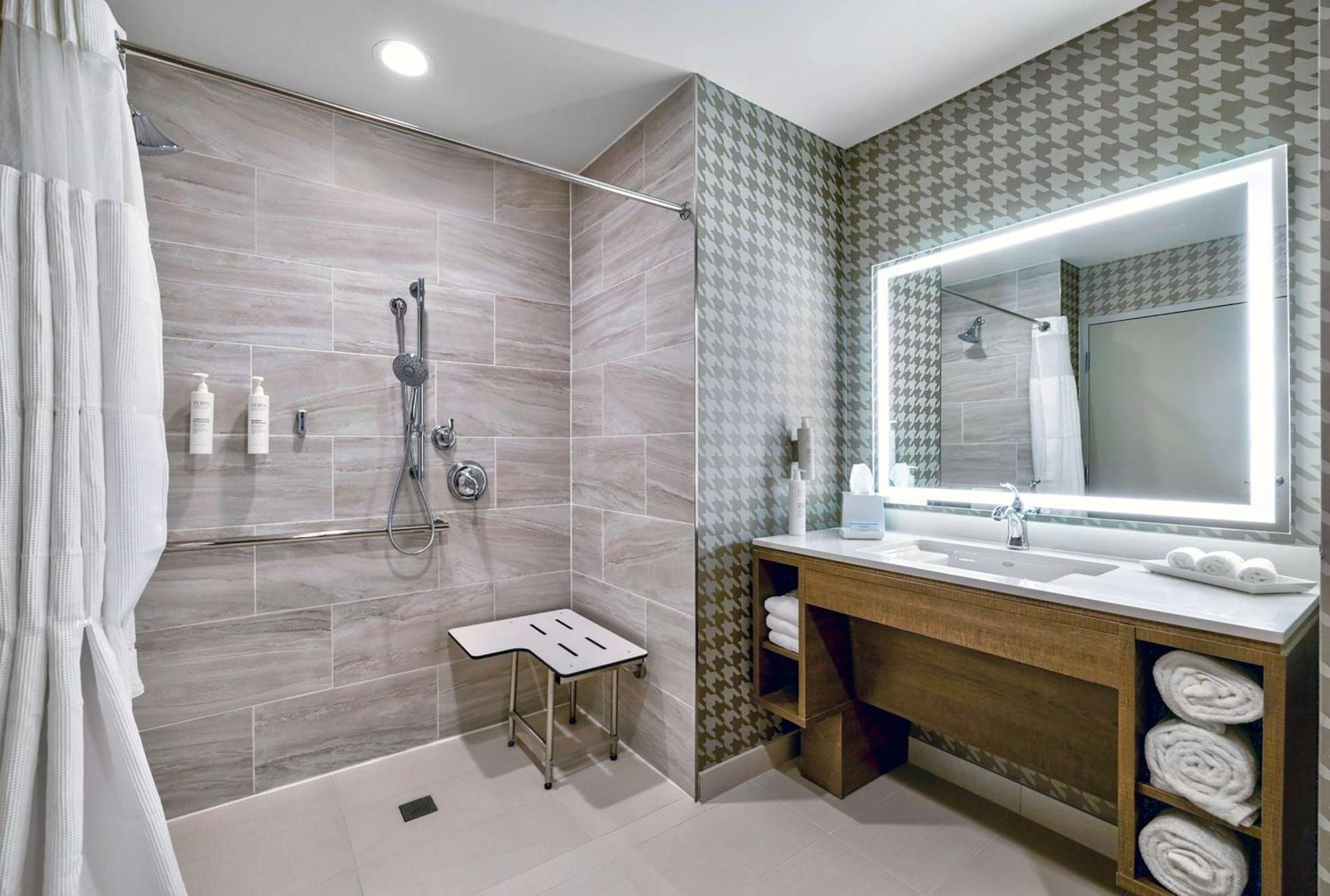 Home2 By Hilton Downtown 3*