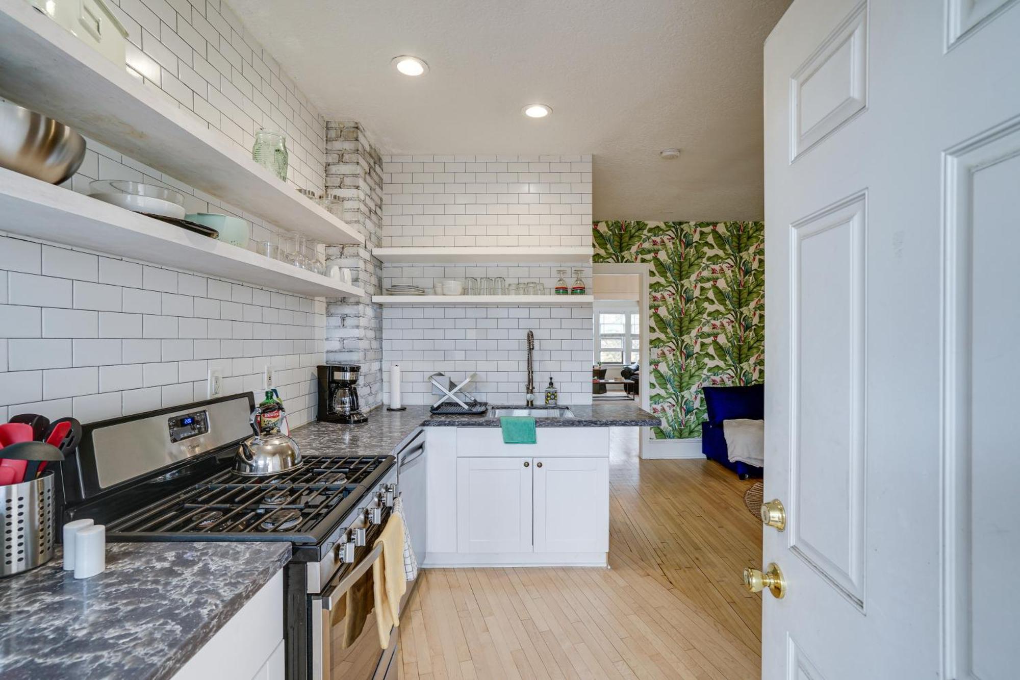 Bright - 1 Mi To Downtown! Apartment