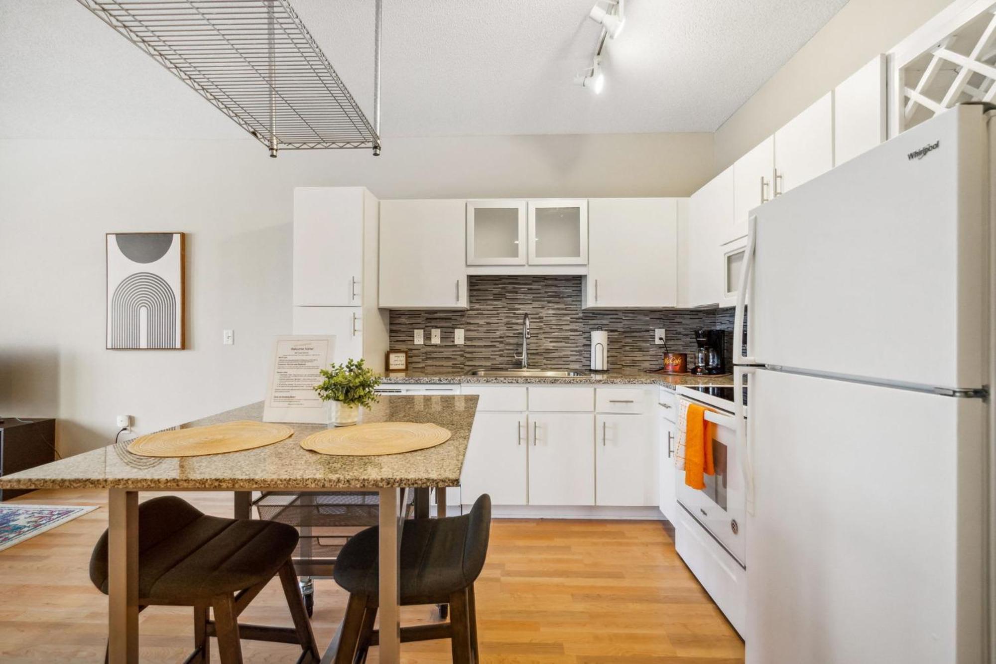 Apartment Cozysuites Mill District With Pool, Gym #01