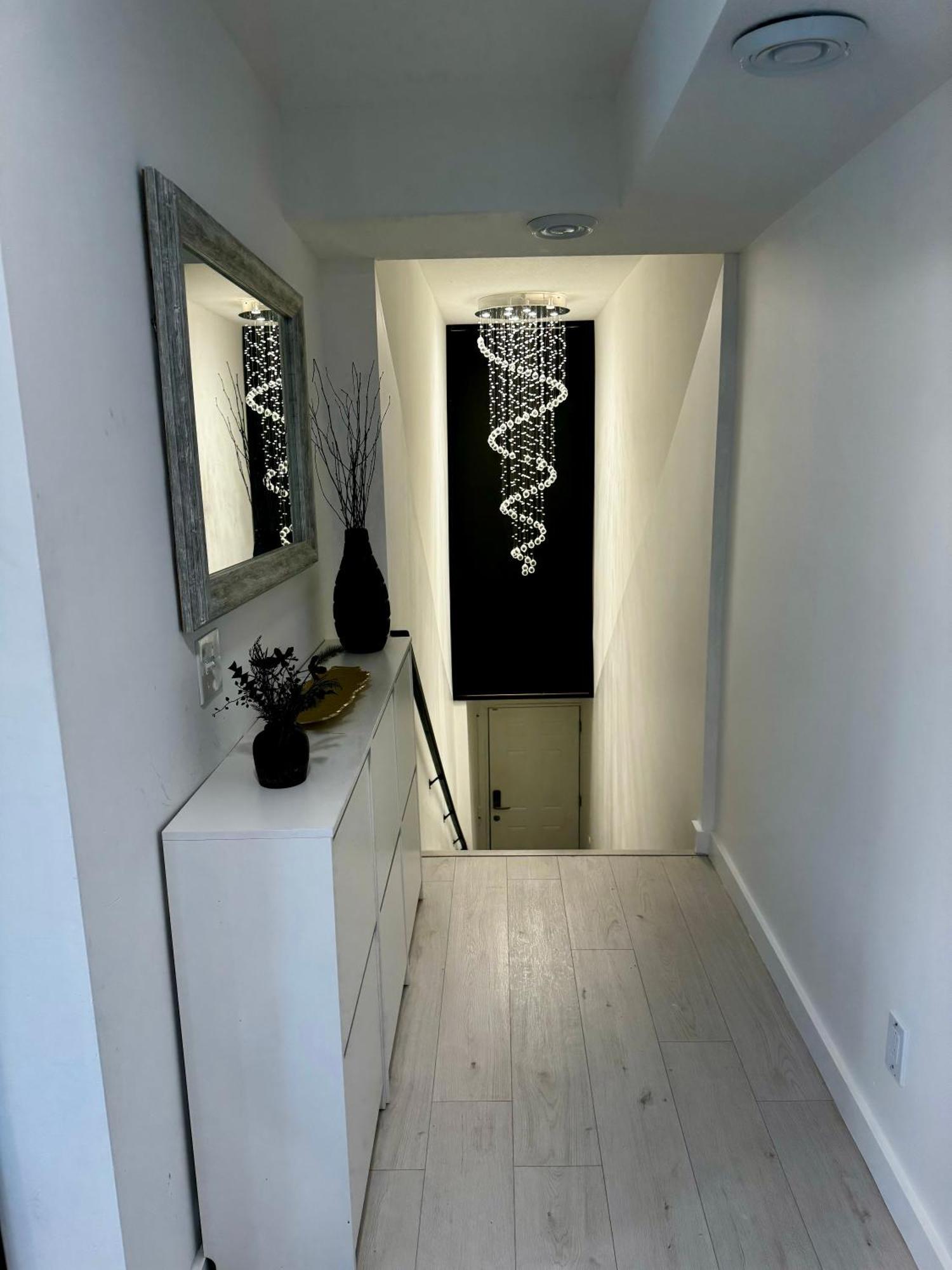 Modern Urban Oasis Gem Near Everything Holiday home