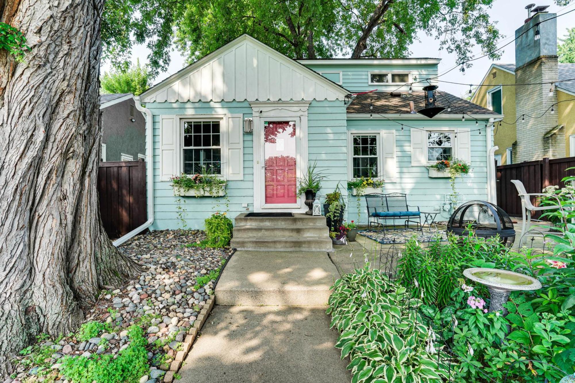 Chic - 6 Blocks To Nokomis! Apartment