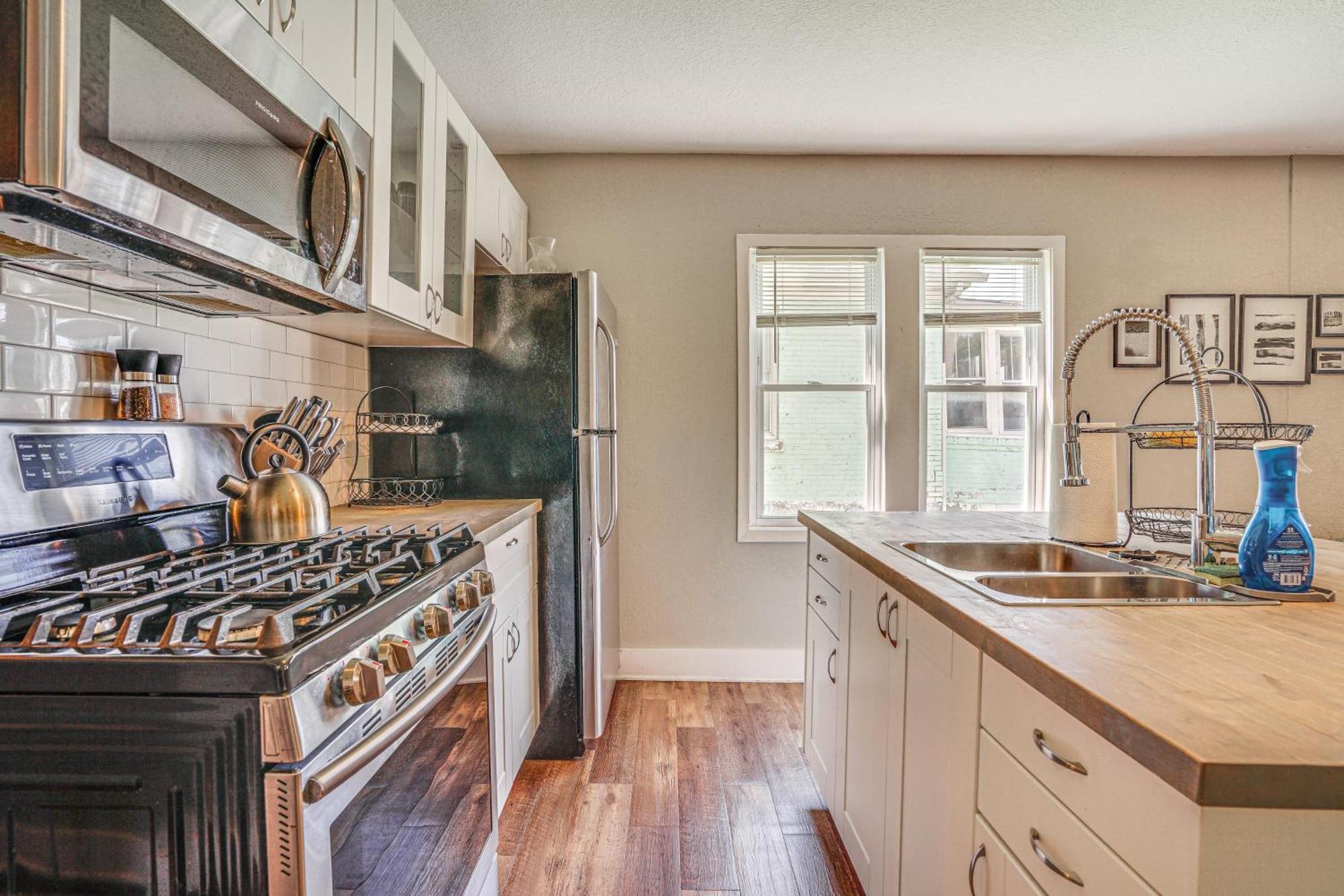Northeast Less Than 1 Mi To Arts District Holiday home