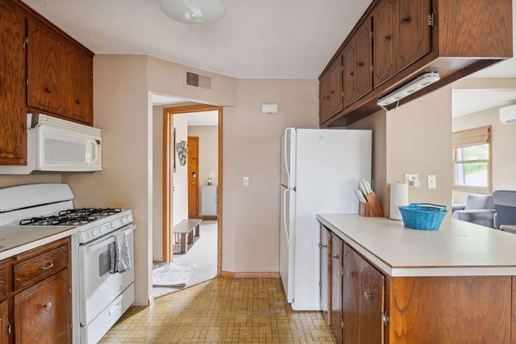 Stellar Two Bedroom Apartment *