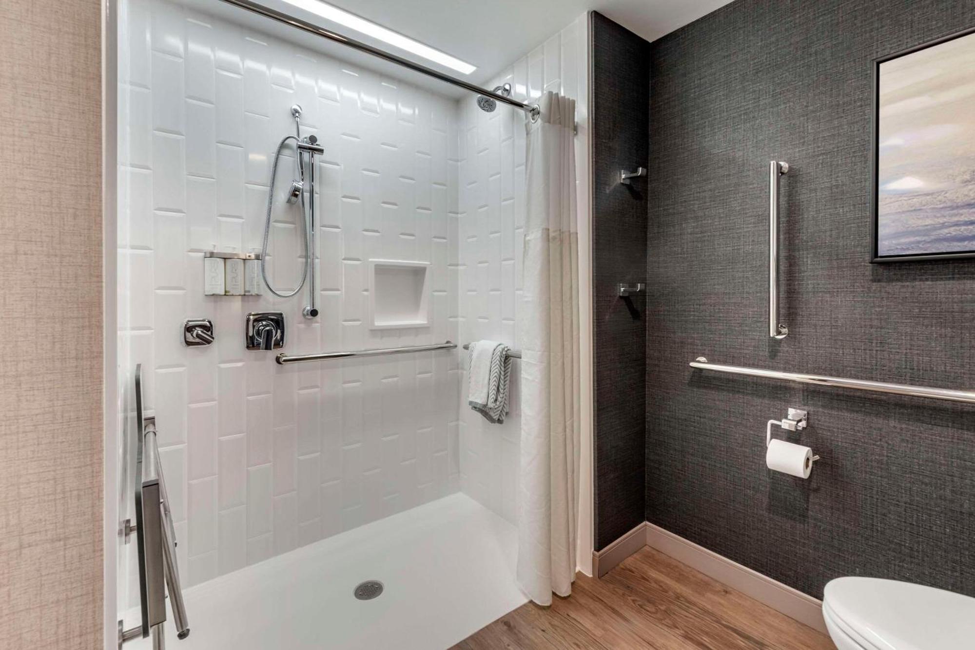 Cambria Downtown 3*