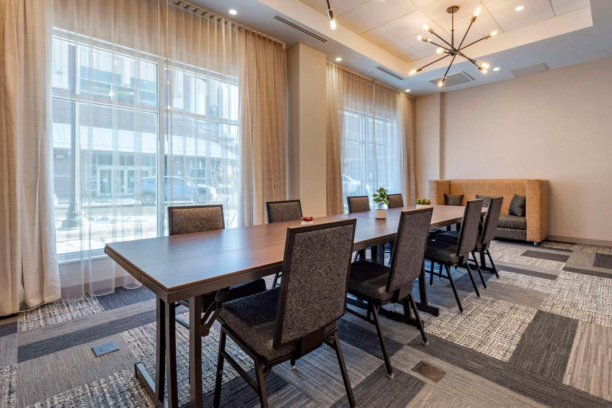 Cambria Downtown Hotel 3*