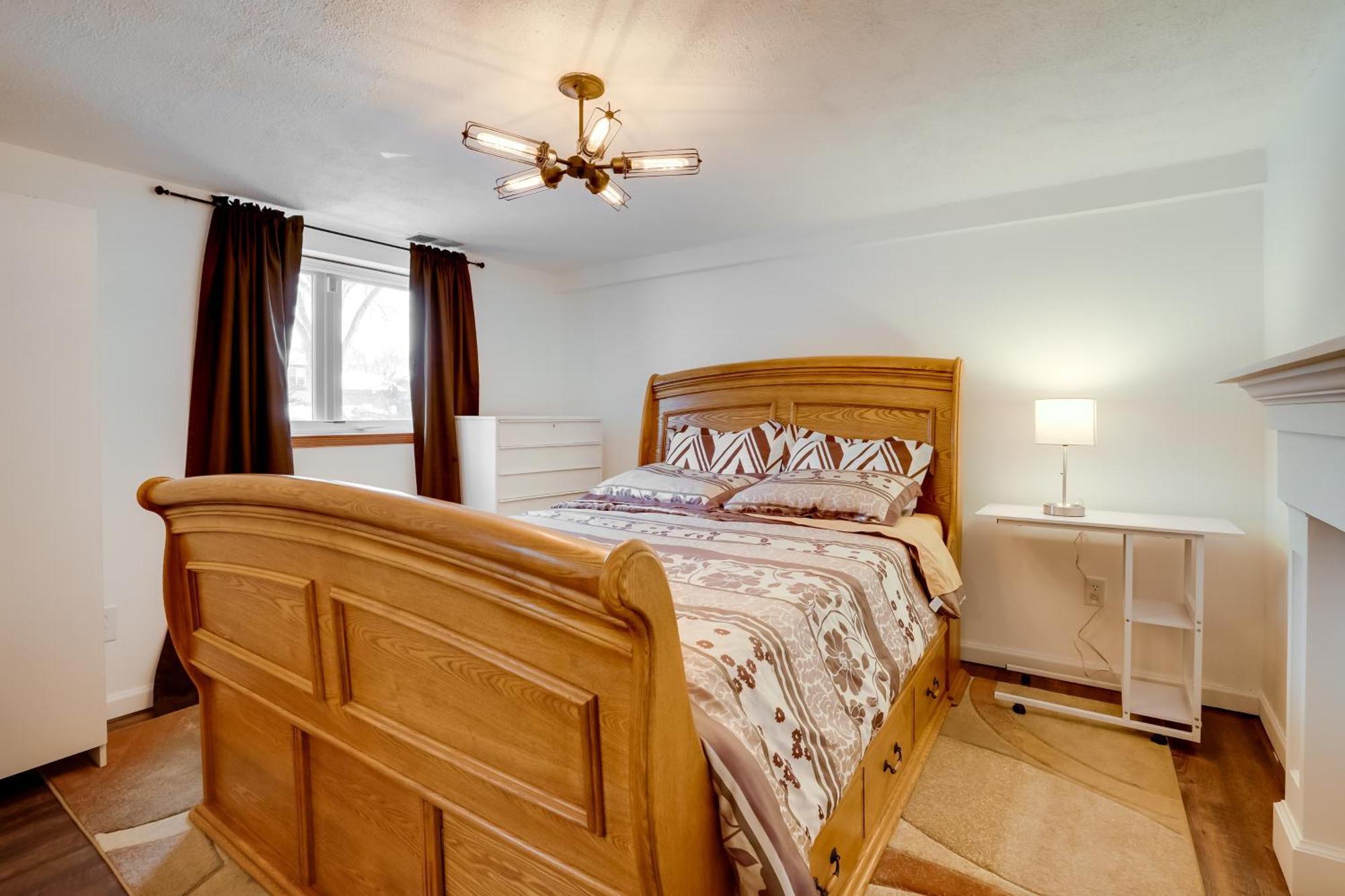 Apartment Pet-friendly Near Shops And Dining!