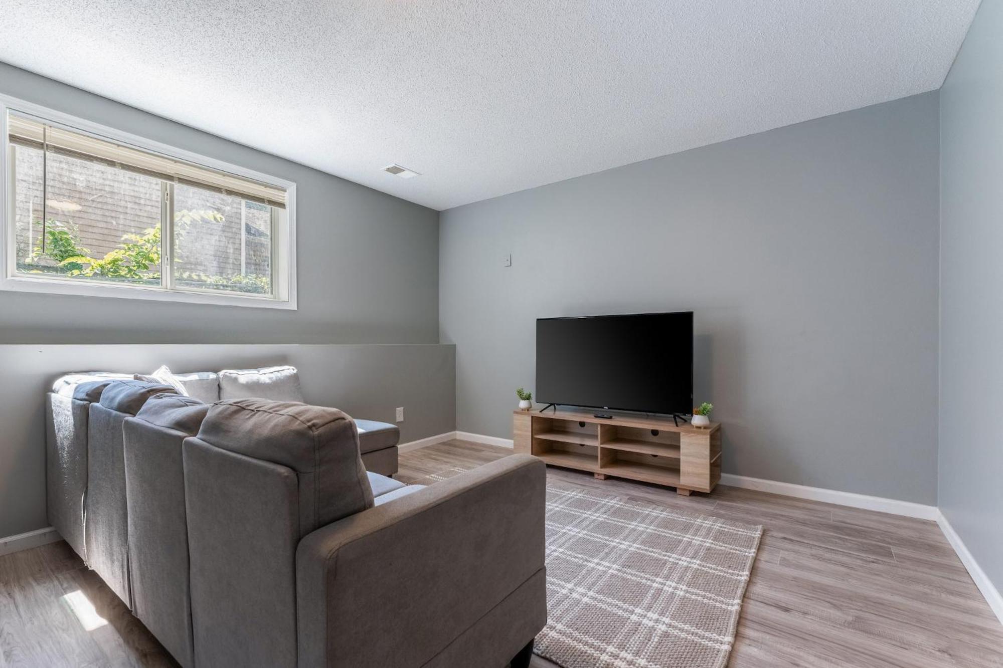Apartment Spacious 4br In - Pet Friendly! Minneapolis