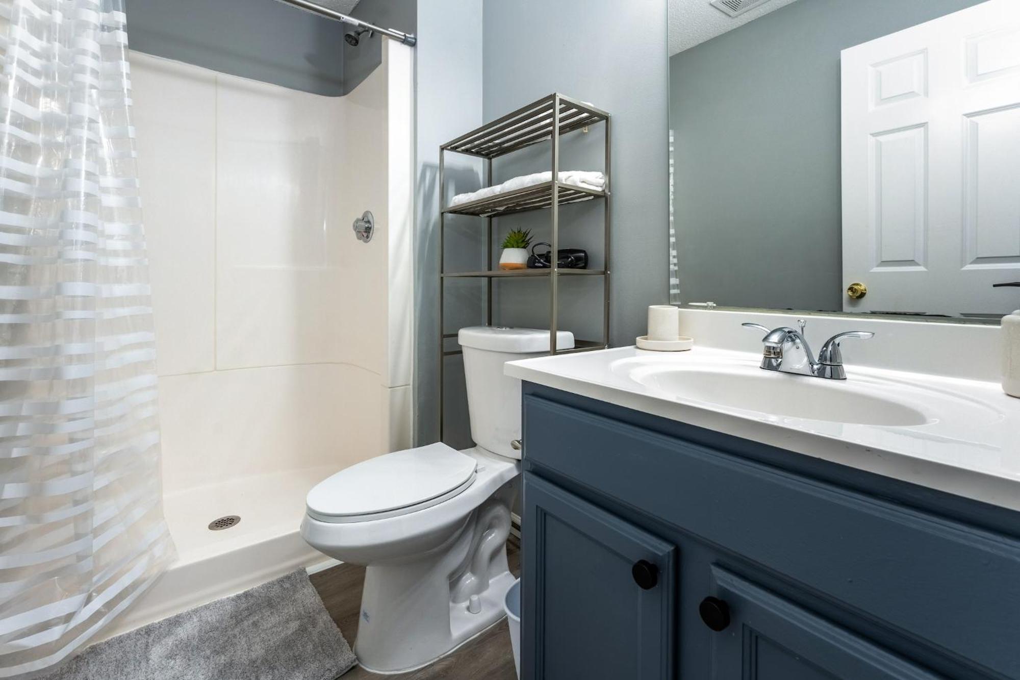 Spacious 4br In - Pet Friendly!