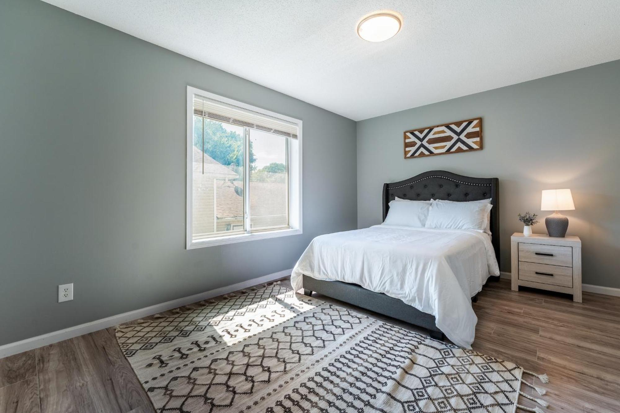 Apartment Spacious 4br In - Pet Friendly!