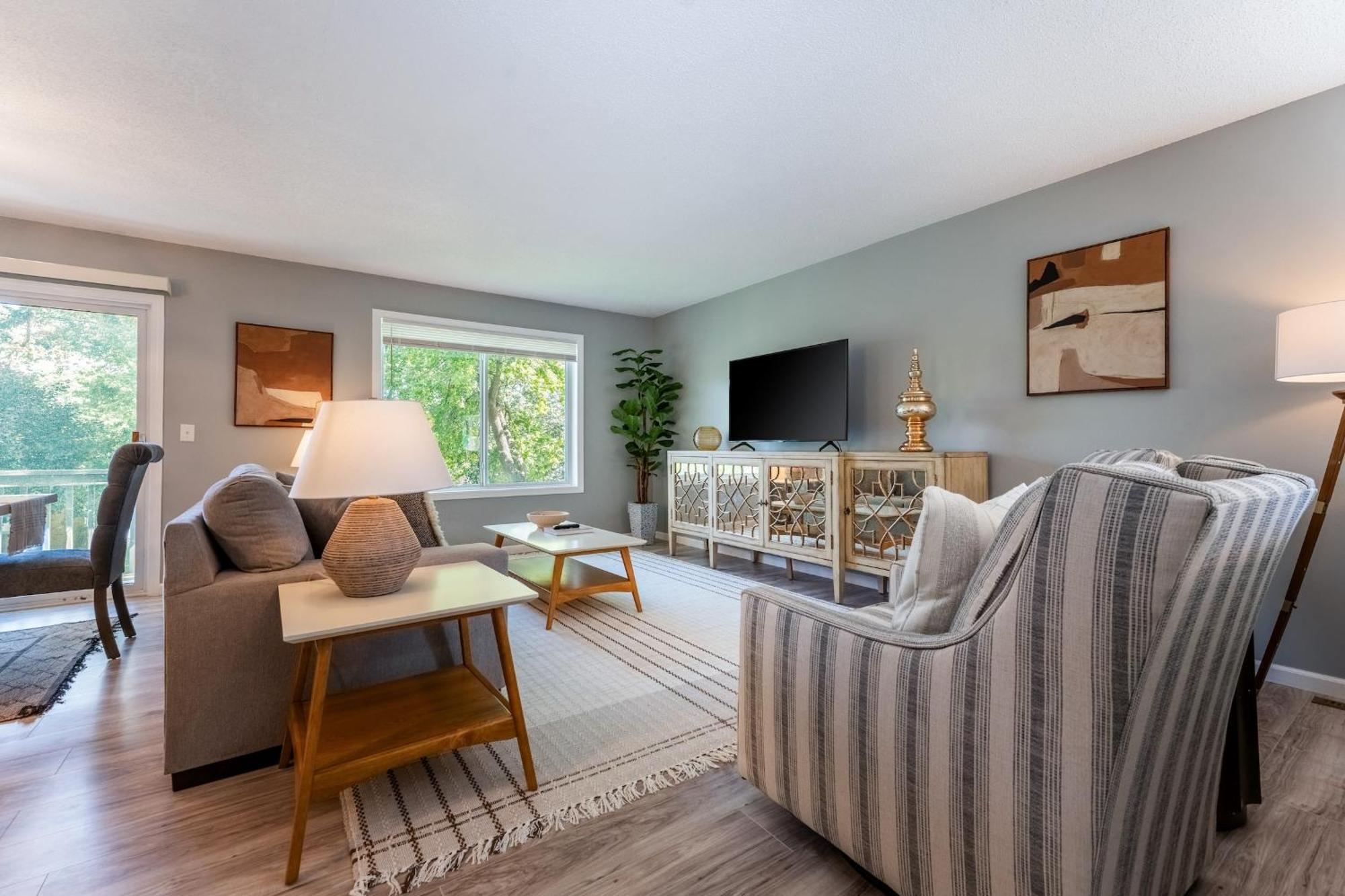 Spacious 4br In - Pet Friendly! Minneapolis