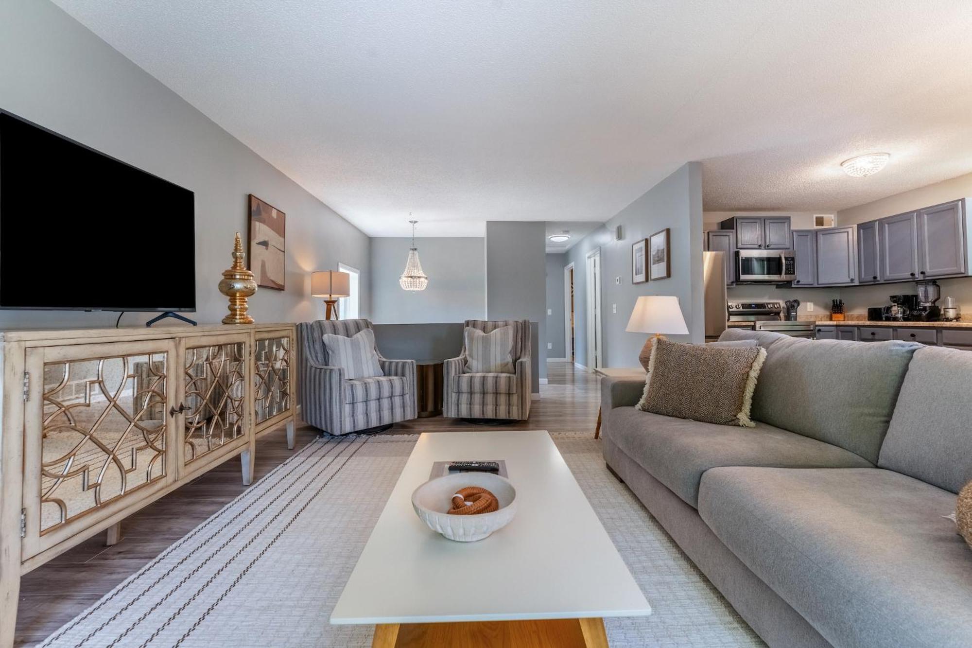 Apartment Spacious 4br In - Pet Friendly!
