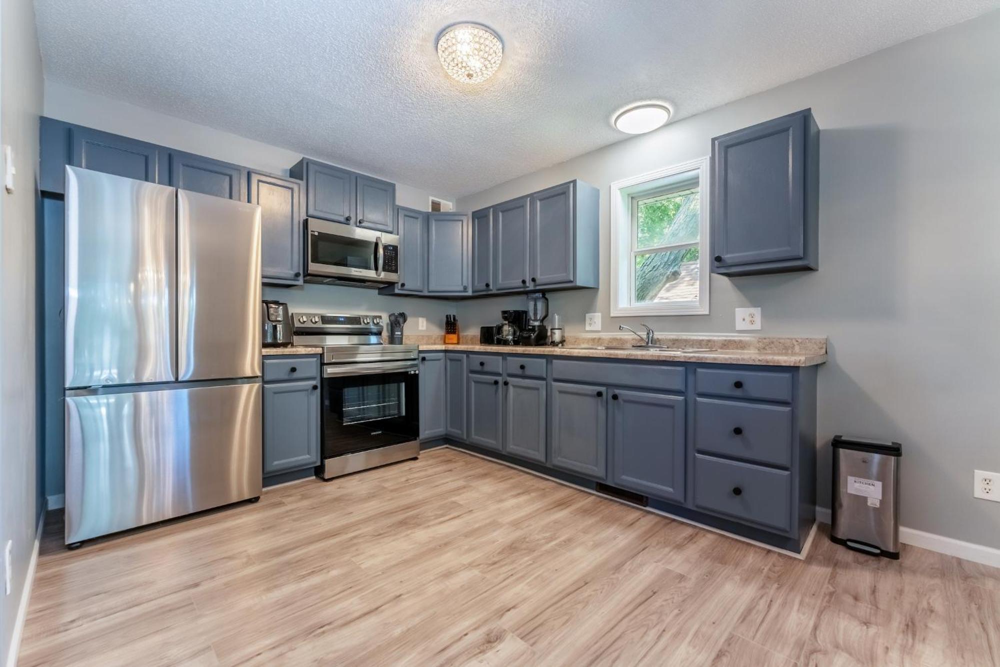 Spacious 4br In - Pet Friendly! Minneapolis