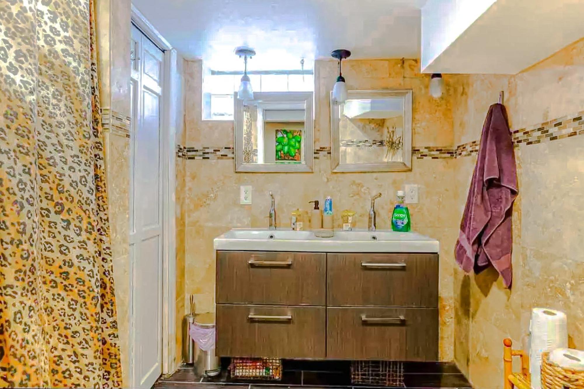 The Enchanted Cheetah Holiday home Minneapolis