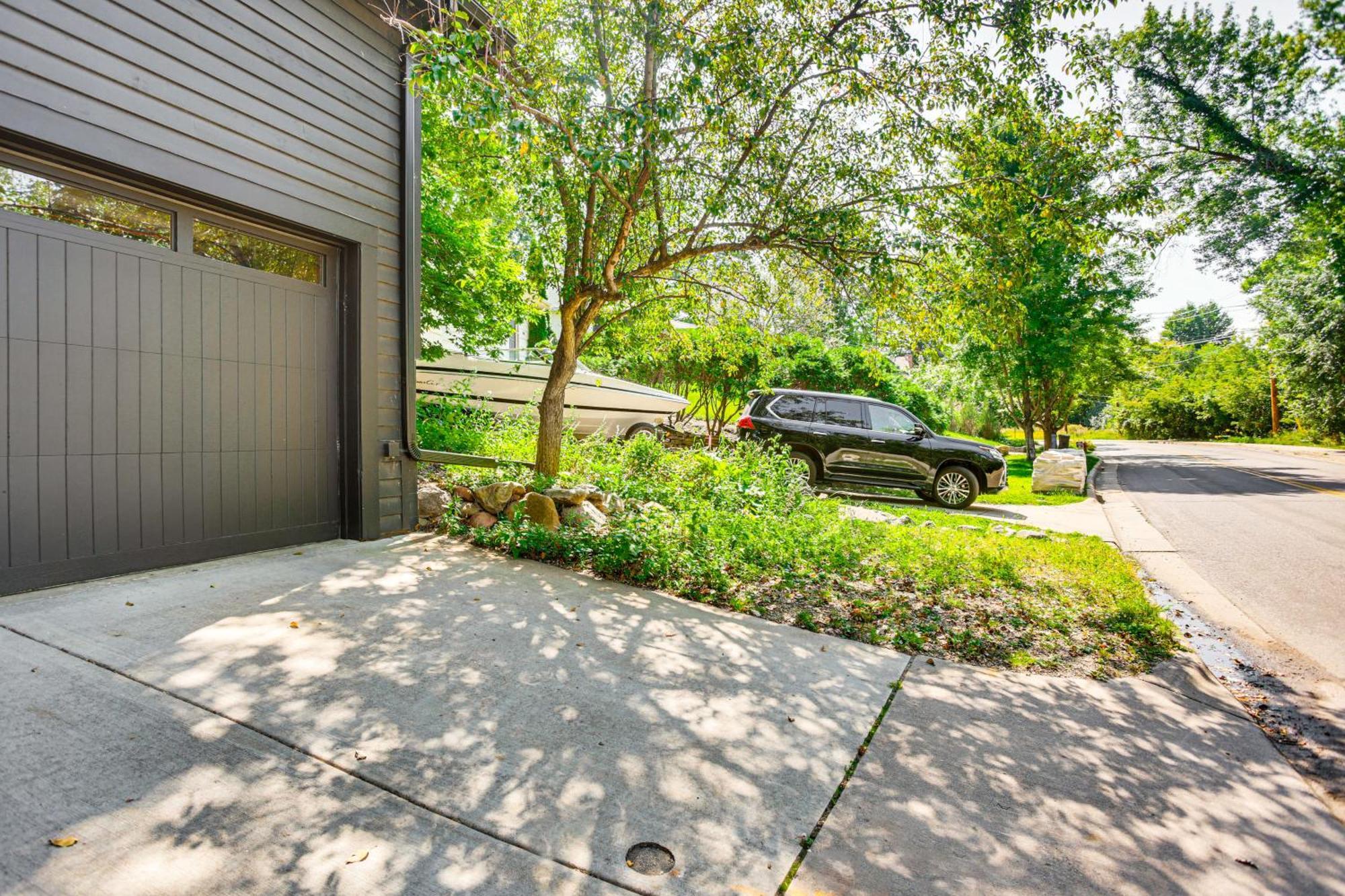 Apartment Pet-friendly Walk To Lake!
