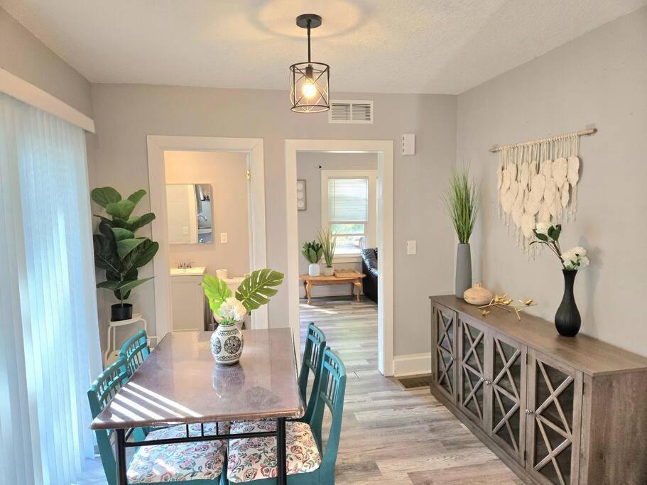 Yomi Sage Abode Holiday home Minneapolis