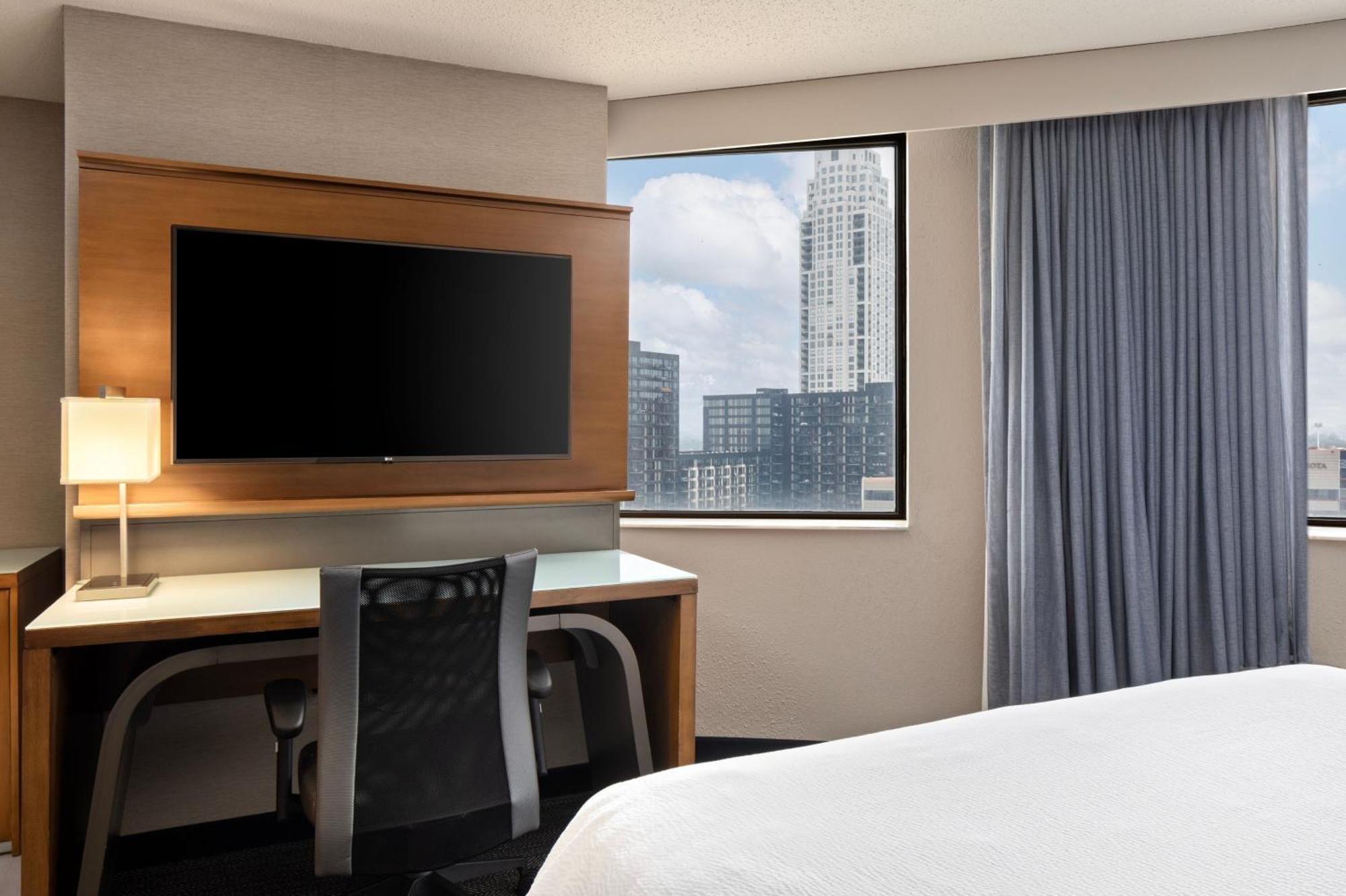 Courtyard By Marriott Downtown 3*