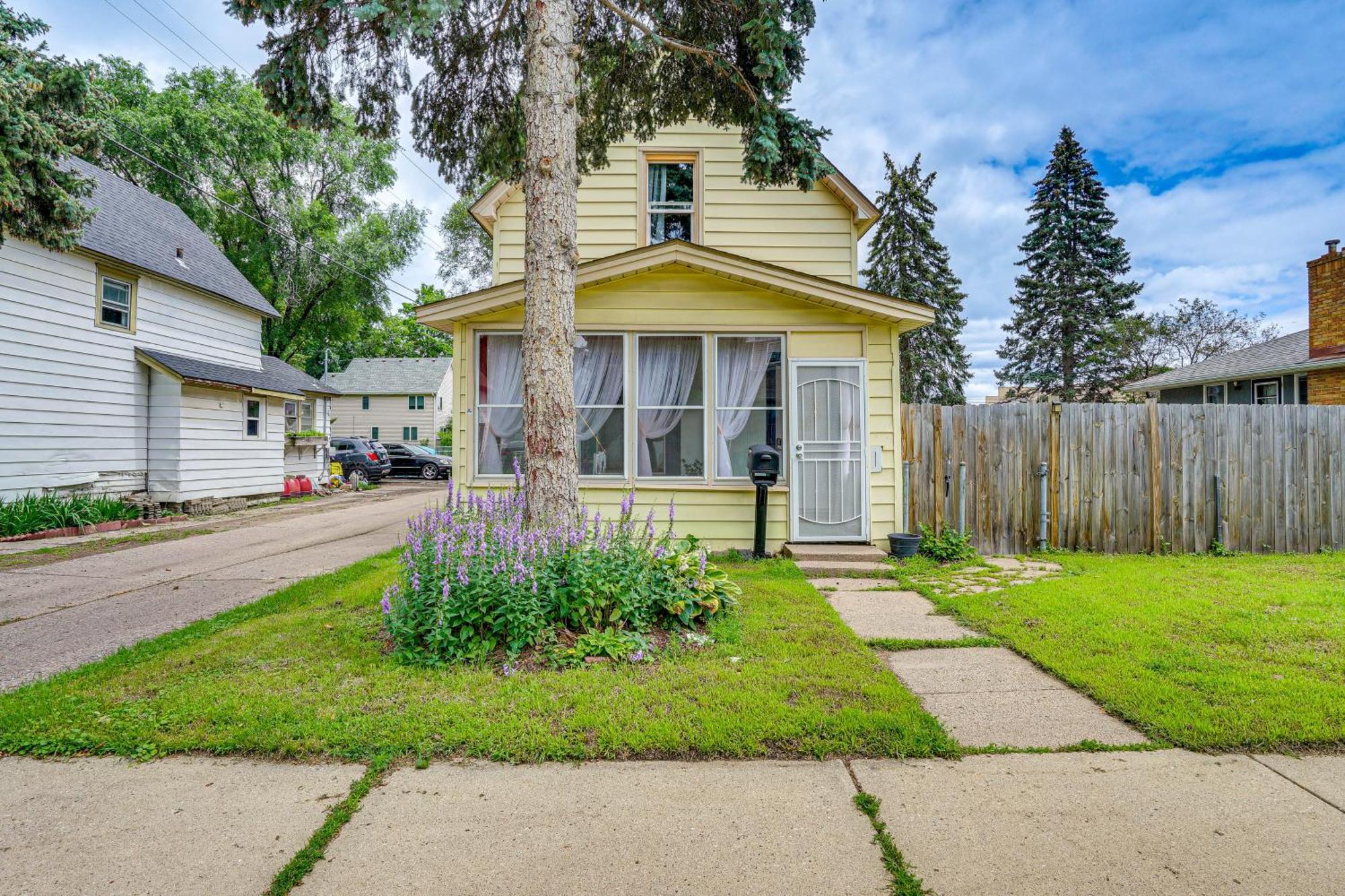 Holiday home Charming With Deck, 5 Mi To Minneapolis