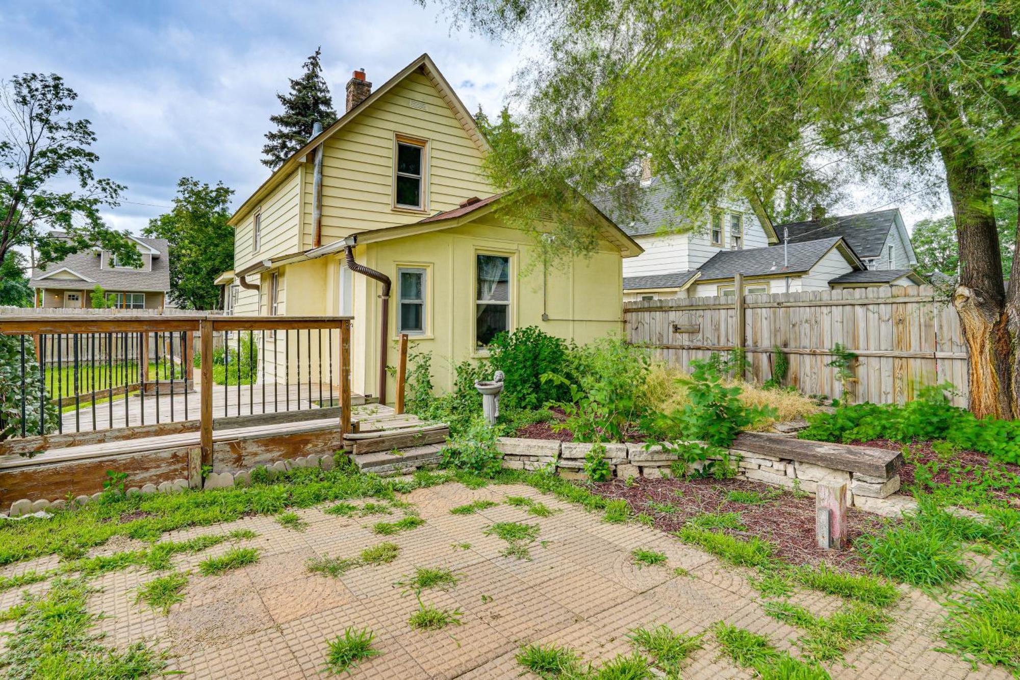 Holiday home Charming With Deck, 5 Mi To Minneapolis