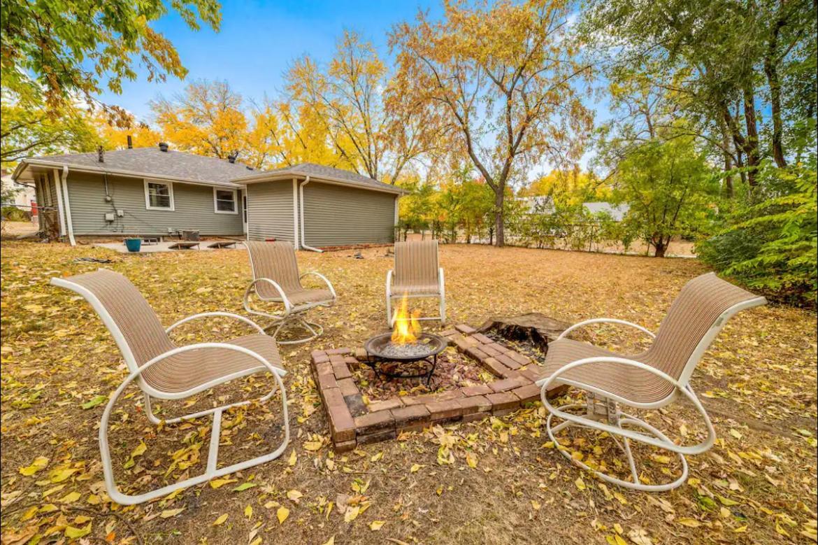 Centrally Located Cozy 4 Bedroom With Game And Yoga Holiday home