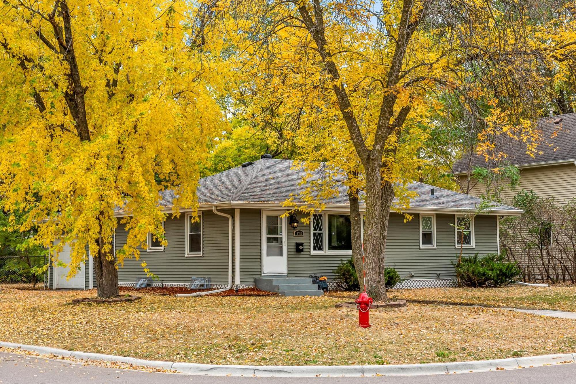 Centrally Located Cozy 4 Bedroom With Game And Yoga *