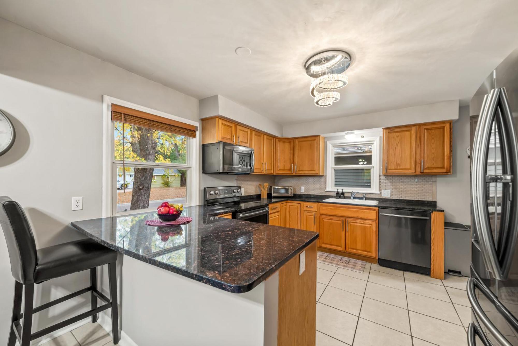 Centrally Located Cozy 4 Bedroom With Game And Yoga
