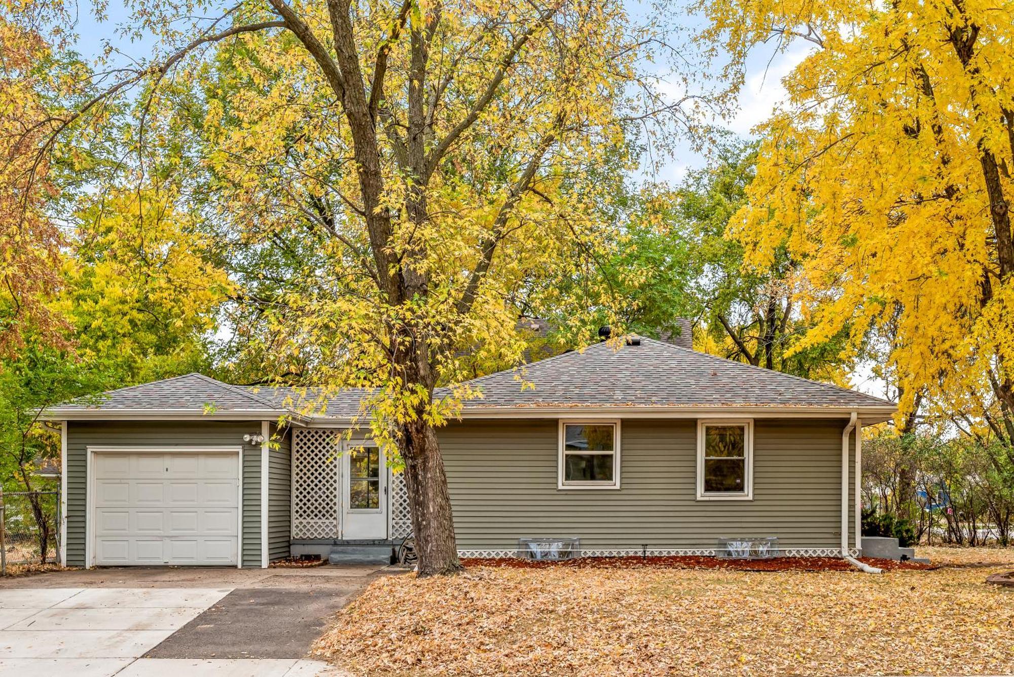 Centrally Located Cozy 4 Bedroom With Game And Yoga * Minneapolis