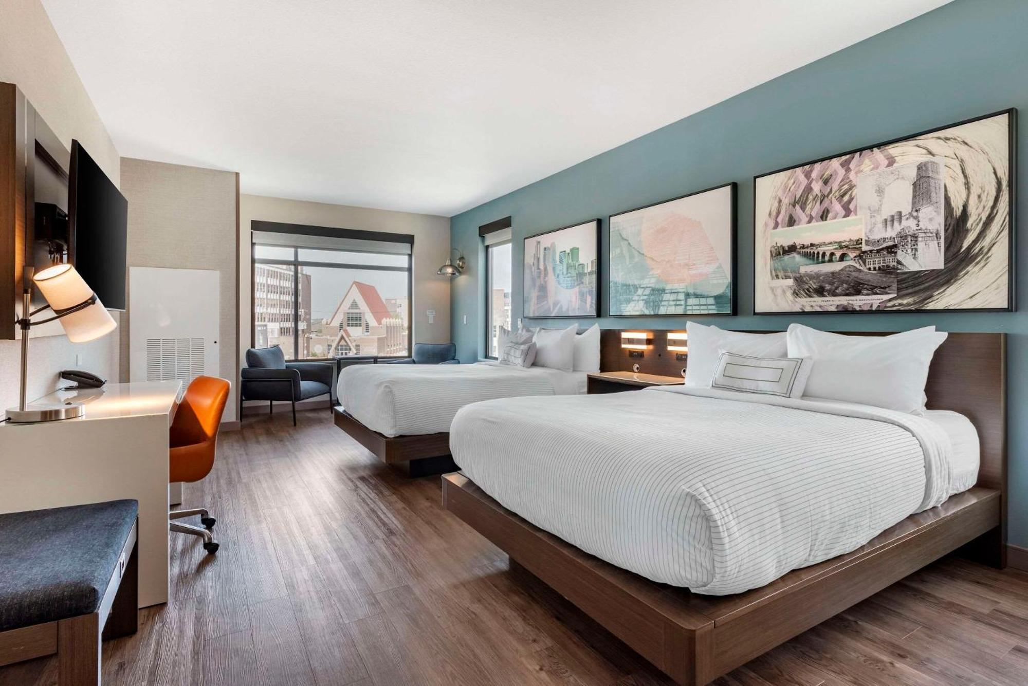 Cambria Downtown Hotel 3*