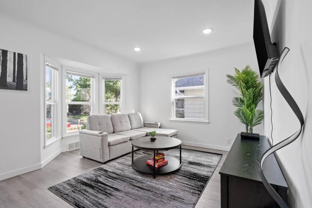 Movie Game & Fire Pit Luxury Spacious Minneapolis