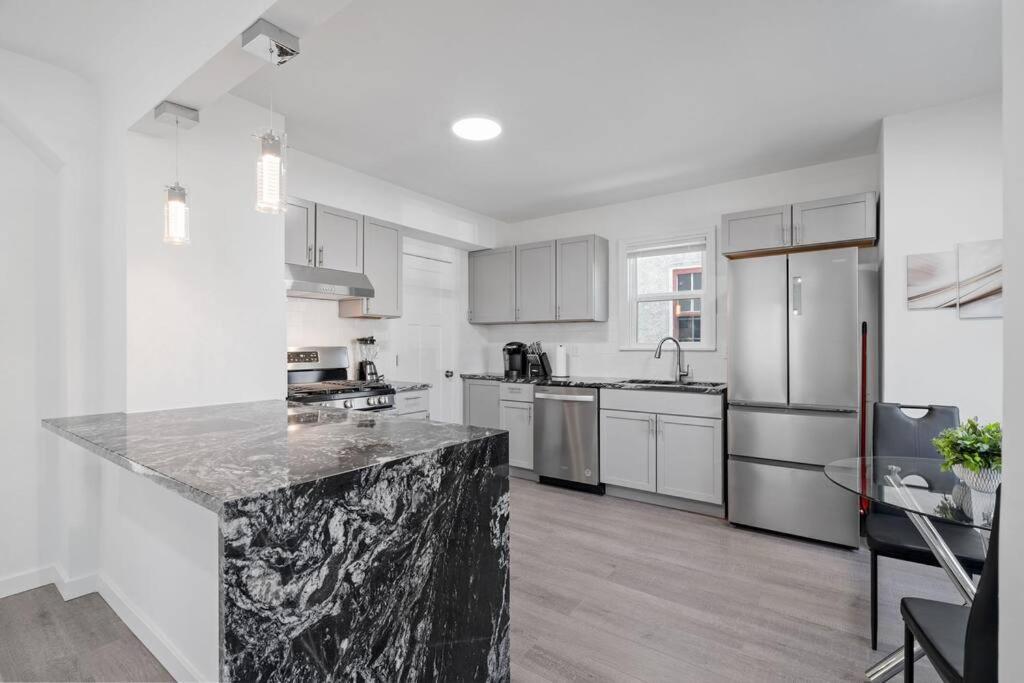 Movie Game & Fire Pit Luxury Spacious * Minneapolis