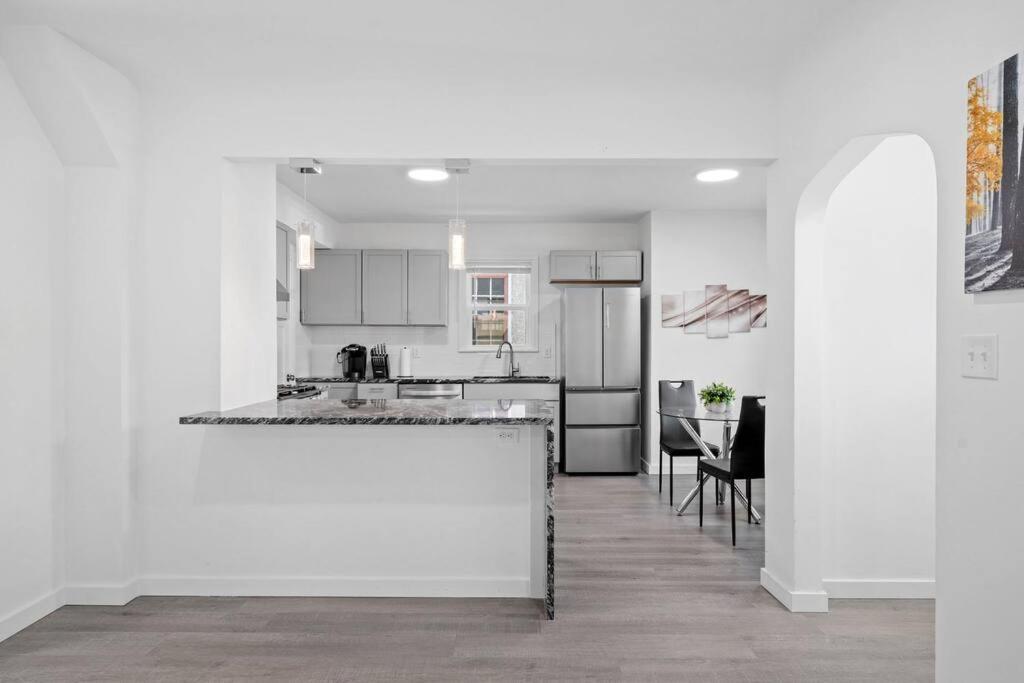 Movie Game & Fire Pit Luxury Spacious Apartment