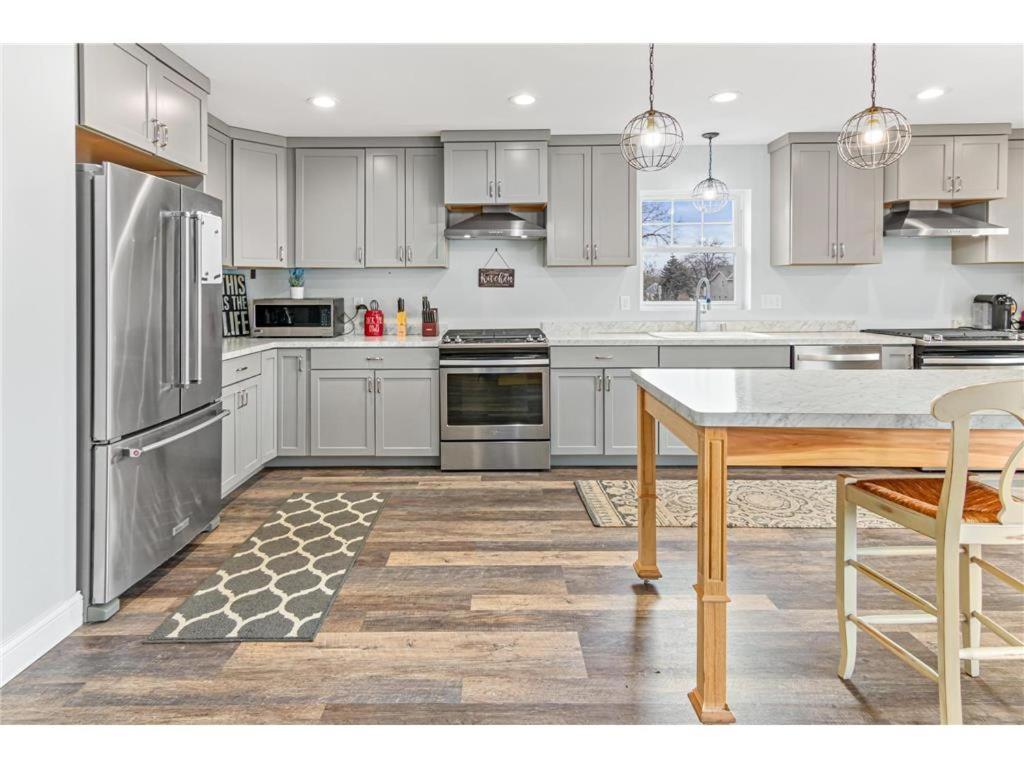 Work And Live In The Twin Cities - We Connect Apartment Minneapolis