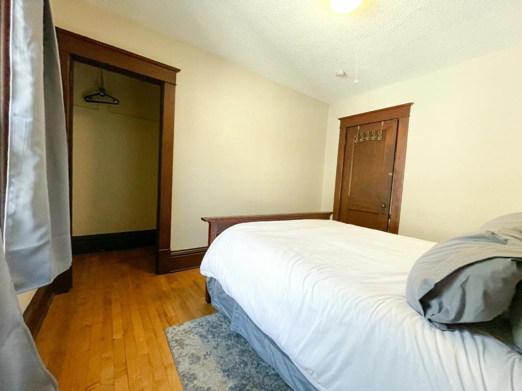 Upper Level Historic Duplex