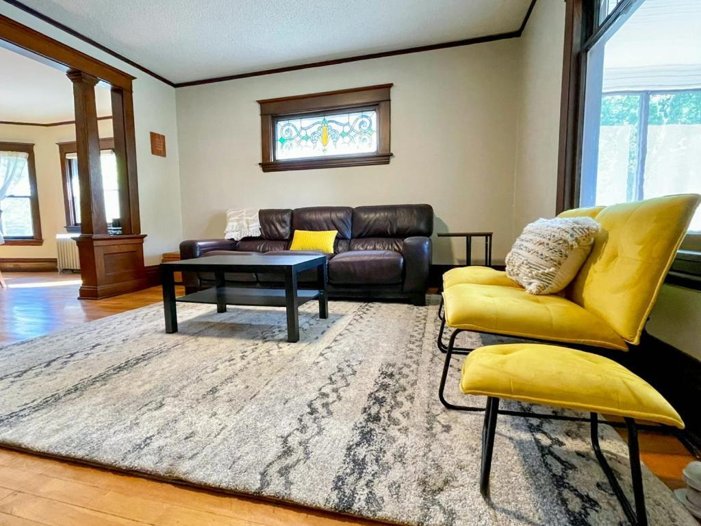 Upper Level Historic Duplex *