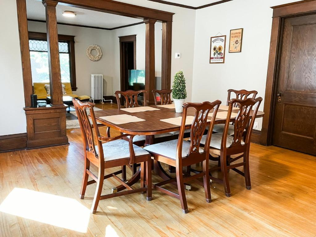 Upper Level Historic Duplex *
