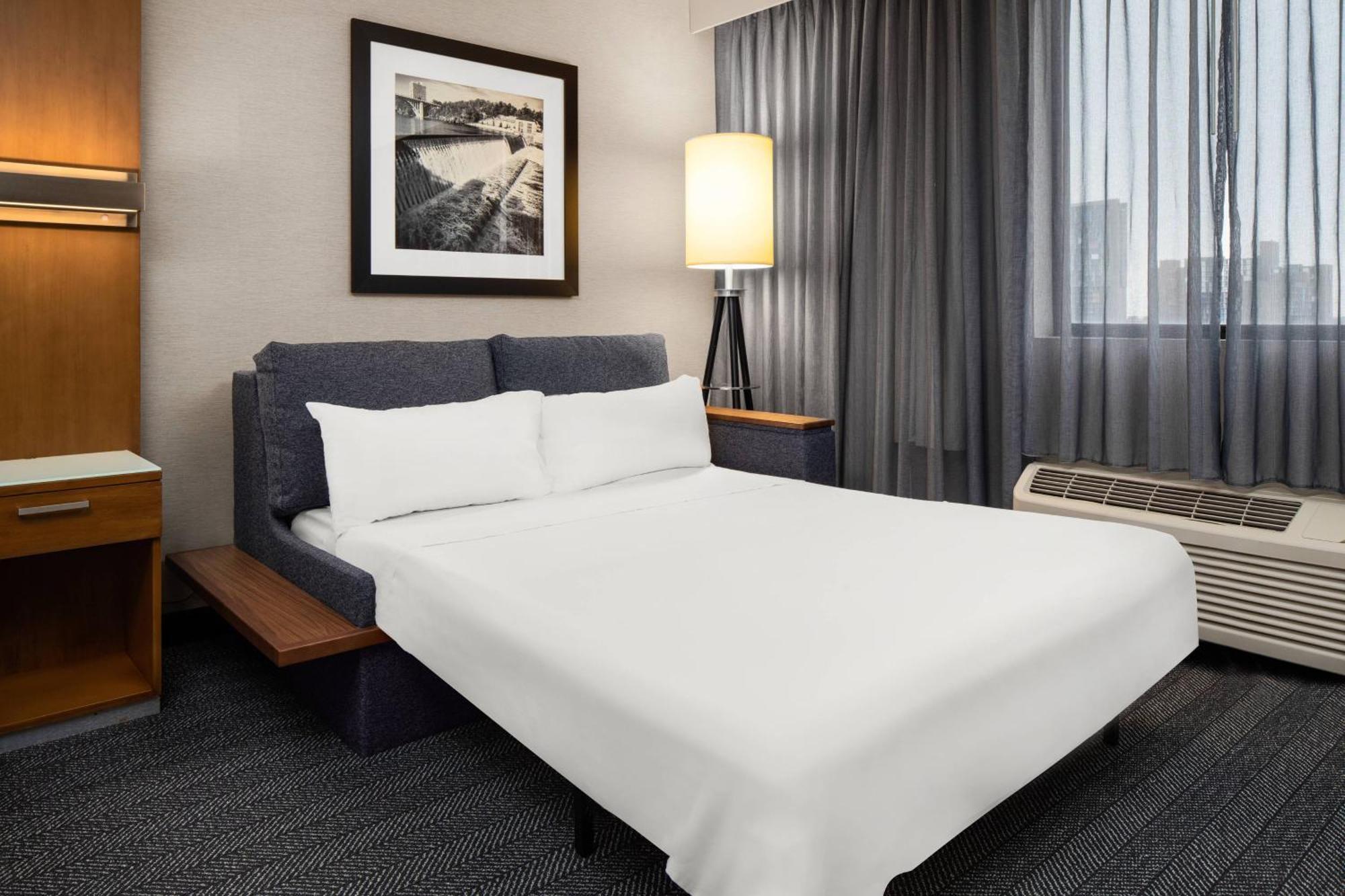 Courtyard By Marriott Downtown 3*