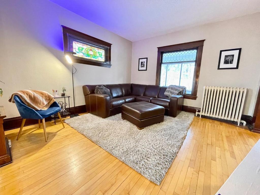 Charming Centrally Located Duplex With Parking Minneapolis